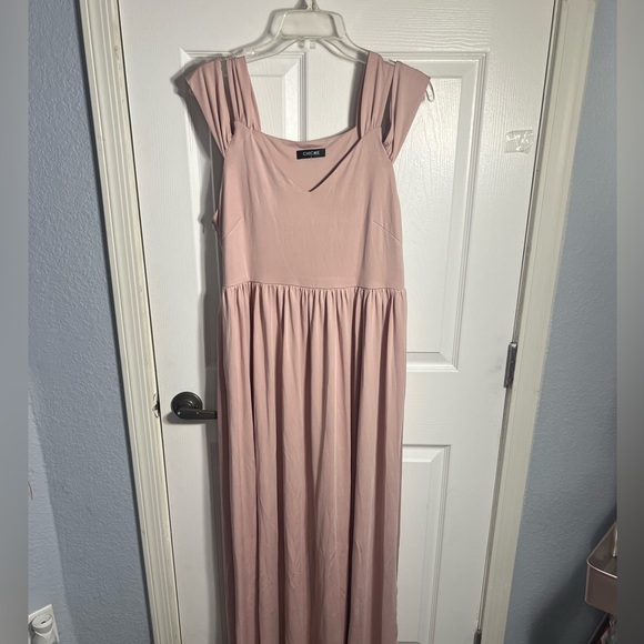 Adorable, long floor length dress zipper on the side - Picture 1 of 3